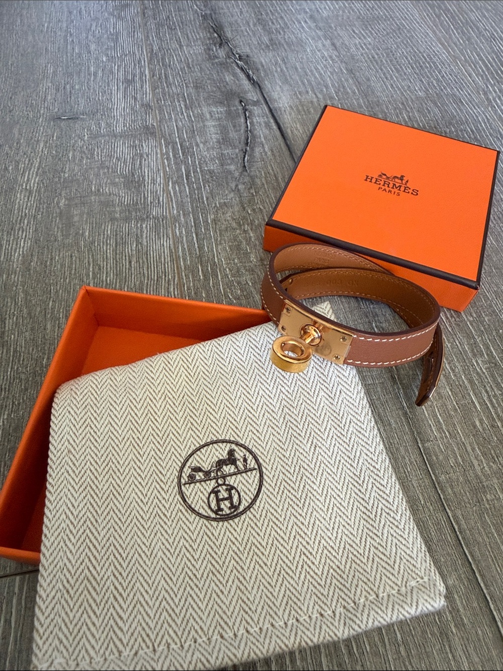 Hermes Kelly Double Tour bracelet in Gold T1